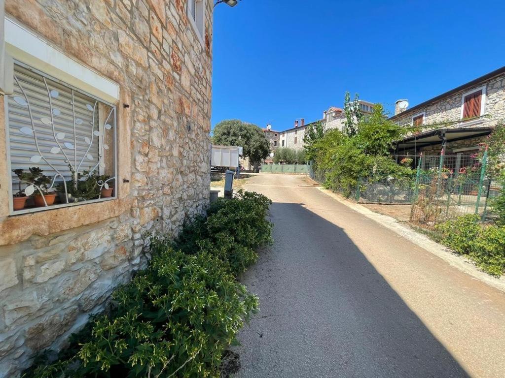 Villa Amore Radini Istrian Romantic Studio With Private Parking And Terrace Brtonigla Exteriör bild